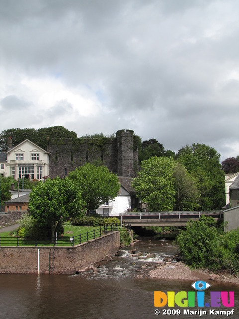 SX05976 Brecon Castle at river Usk